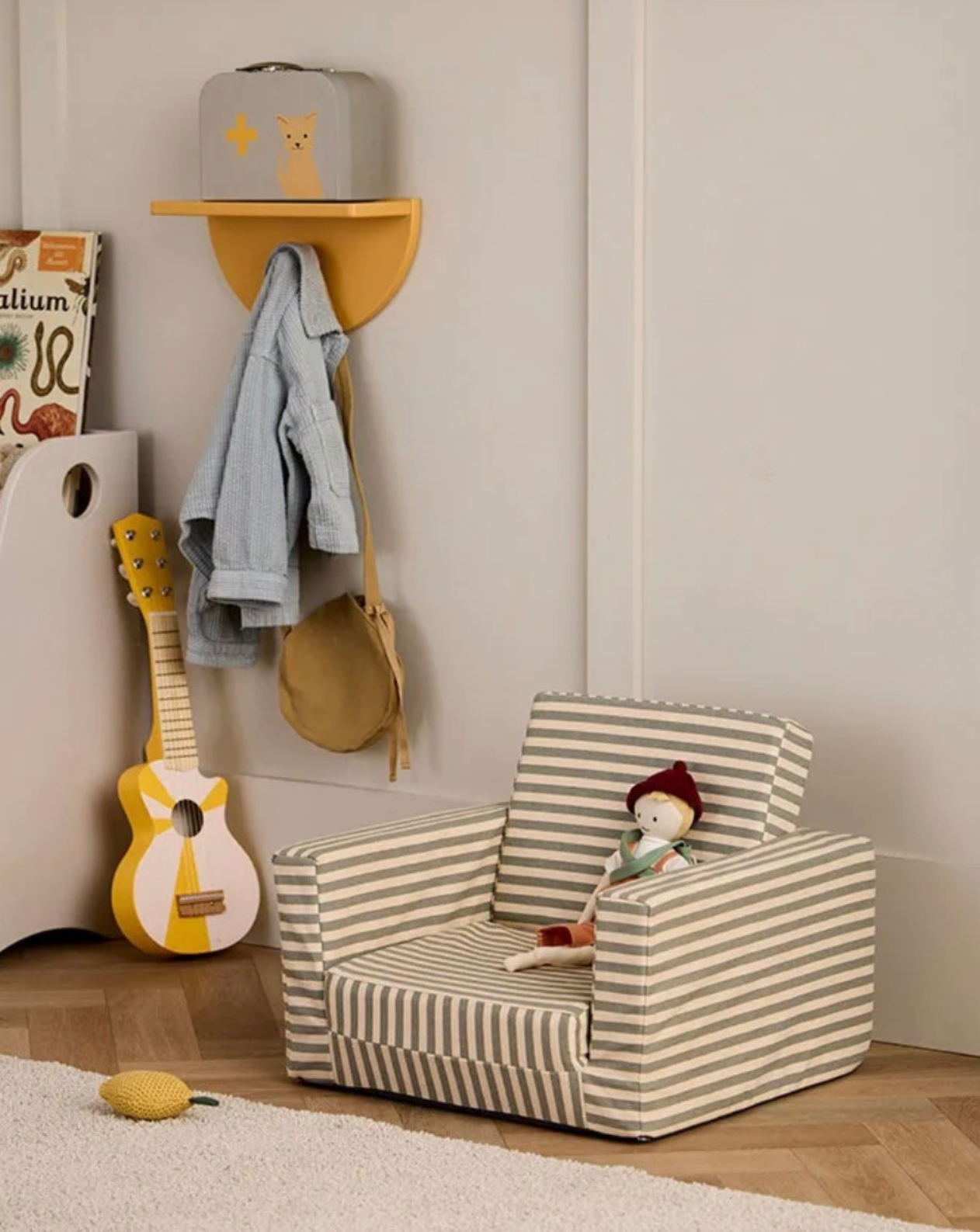 Sofá infantil às riscas (2 em 1)